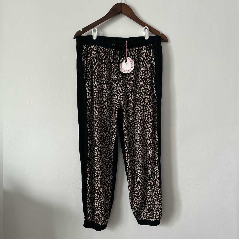 NWT Umgee Black Leopard Linen-Blend Pocket Joggers- Sz Medium 🖤🐆